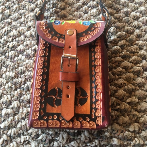 Mexican leather crossbody purse/ small camera case - Picture 4 of 10